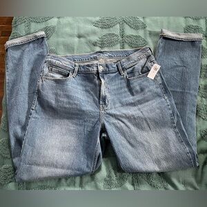 NWT Old Navy size 14 women’s  Boyfriend jeans.